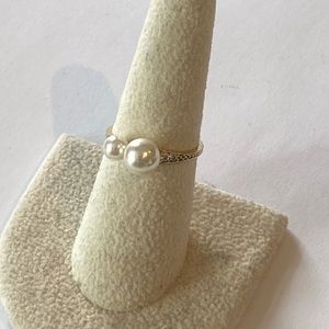 Two white pearls with crystals ring